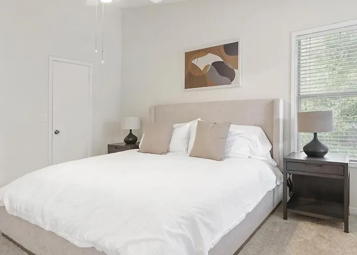 Landing Modern With Amazing Amenities *
